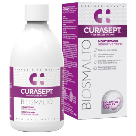 Flacone da 300 ml di Curasept Biosmalto, collutorio per sensibilità dentale. Flacone da 300 ml di Curasept Biosmalto, collutorio per sensibilità dentale.