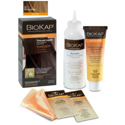 Confezione contenete Bios Line Biokap Nutricolor 8.0, tinta per capelli biondo chiaro.