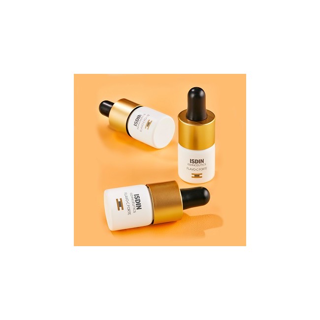 Confezione da 3 flaconcini di Isdinceutics Flavo-C Forte siero viso anti-età. Confezione da 3 flaconcini di Isdinceutics Flavo-C Forte siero viso anti-età.