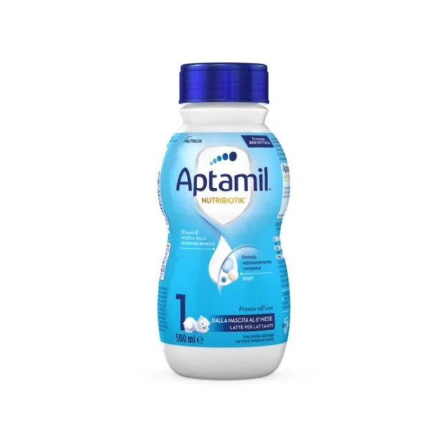 Bottiglia da 500 ml di Aptamil 1, latte liquido per neonati dalla nascita fino al sesto mese. Bottiglia da 500 ml di Aptamil 1, latte liquido per neonati dalla nascita fino al sesto mese.